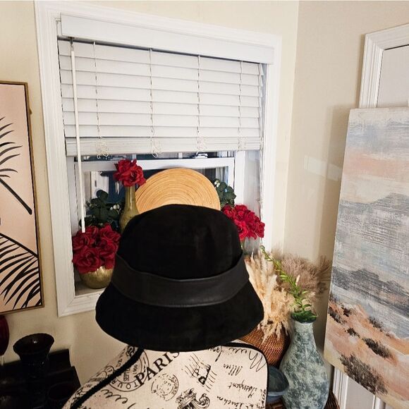 VTG Danier Genuine Suede Unisex Leather Bucket Style Hat. - Picture 11 of 15